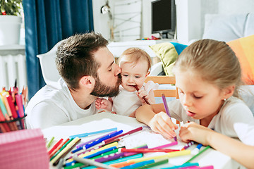 Image showing father and his baby daughter at home