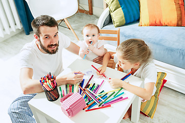 Image showing father and his baby daughter at home