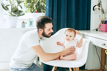 Image showing father and his baby daughter at home