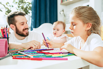 Image showing father and his baby daughter at home