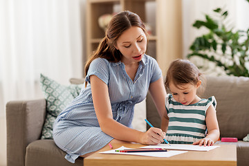 Image showing pregnant mother and daughter drawing at home