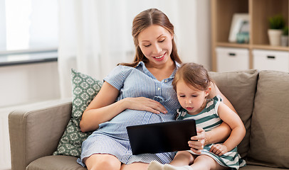 Image showing pregnant mother and daughter with tablet pc