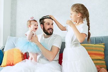 Image showing The happy father and his baby daughters at home