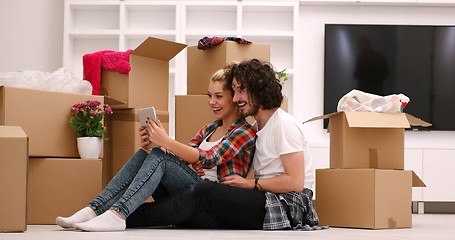 Image showing young couple moving  in new house