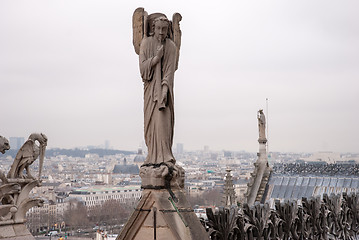 Image showing Angel is playing an horn