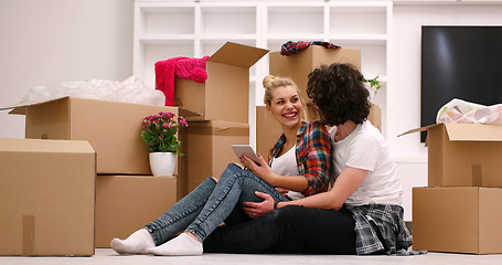 Image showing young couple moving  in new house