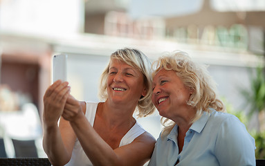 Image showing Moms making a selfie