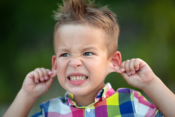 Image showing A grimacing kid