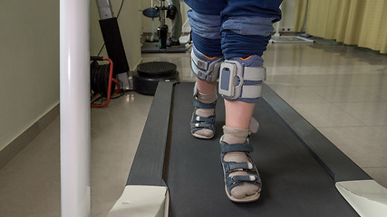 Image showing Child with foot drop system walking on the treadmill