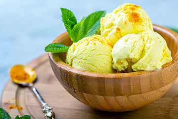 Image showing Artisanal ice cream with turmeric (Golden ice cream).
