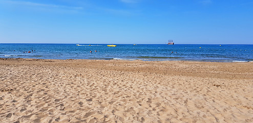 Image showing Foot print on the sand and the sea