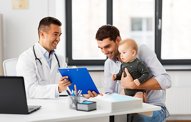 Image showing father with baby and doctor at clinic