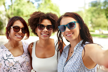 Image showing happy young women in sunglasses at summer park