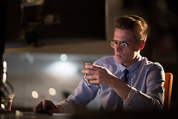 Image showing man using mobile phone in dark office