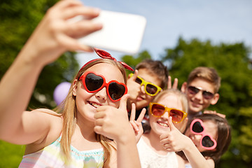 Image showing kids taking selfie and showing thumbs up at park