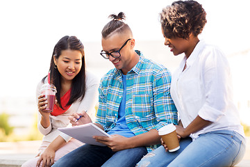 Image showing students with notebook and takeaway drinks