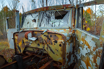 Image showing Abandoned truck left outside