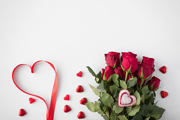 Image showing close up of red roses and heart shaped candies