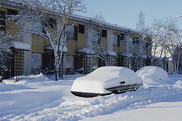 Image showing cars covered in snow near the house