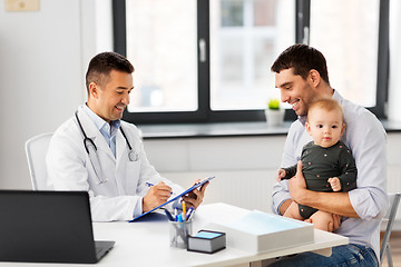 Image showing father with baby and doctor at clinic