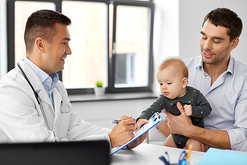 Image showing father with baby and doctor at clinic