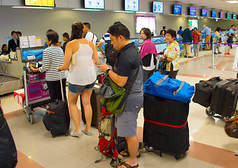 Image showing Queue at airport check-in counter