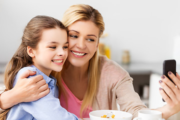 Image showing family taking selfie by smartphone at breakfast