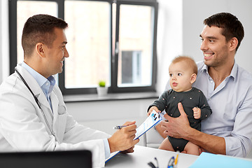 Image showing father with baby and doctor at clinic