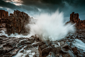 Image showing Massive wave Big spash at Bombo basalt columns