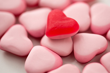 Image showing close up of red and pink heart shaped candies