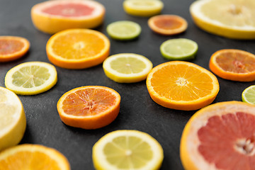 Image showing close up of different citrus fruit slices