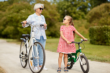 Image showing grandmother and granddaughter with bicycles