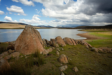 Image showing Beautiful lake in Snowy High Plains Kosciuszko National Park