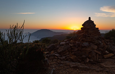 Image showing Sun rising up over a horzon of fog in Blue Mountains