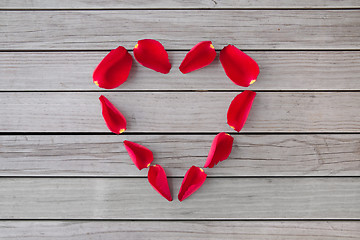 Image showing heart shaped frame made of red rose petals