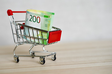 Image showing Russian money banknotes in a shopping trolley, online shopping concept.