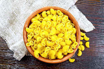 Image showing Elbow macaroni in bowl on dark board top