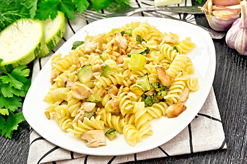 Image showing Fusilli with chicken and zucchini in plate on wooden board