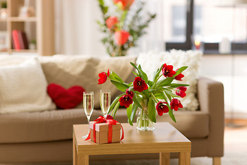 Image showing gift box, champagne glasses and flowers on table