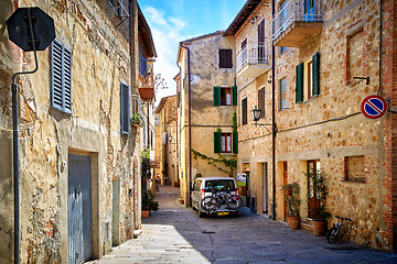 Image showing Narrow town street in Pienza, Italy