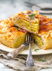 Image showing Cut French pot pie with potatoes.