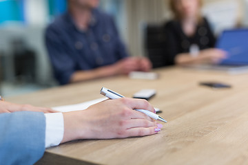 Image showing businesswoman hand using pen