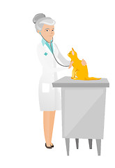 Image showing Senior caucasian veterinarian examining cat.