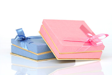 Image showing pink and cyan gift