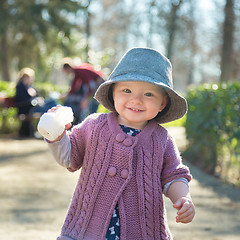 Image showing The first steps of the kid in the big world.