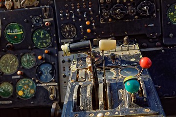 Image showing Center console and throttles in an old airplane