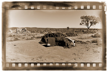 Image showing old car in the desert