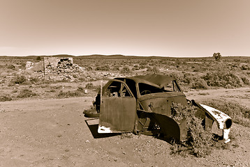 Image showing old car in the desert