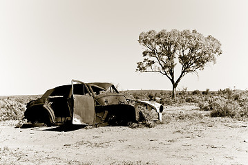 Image showing old car in the desert