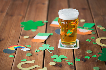 Image showing glass of beer and st patricks day party props
